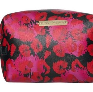 Nwt - Betsey Johnson pink loaf Cosmetic Bag